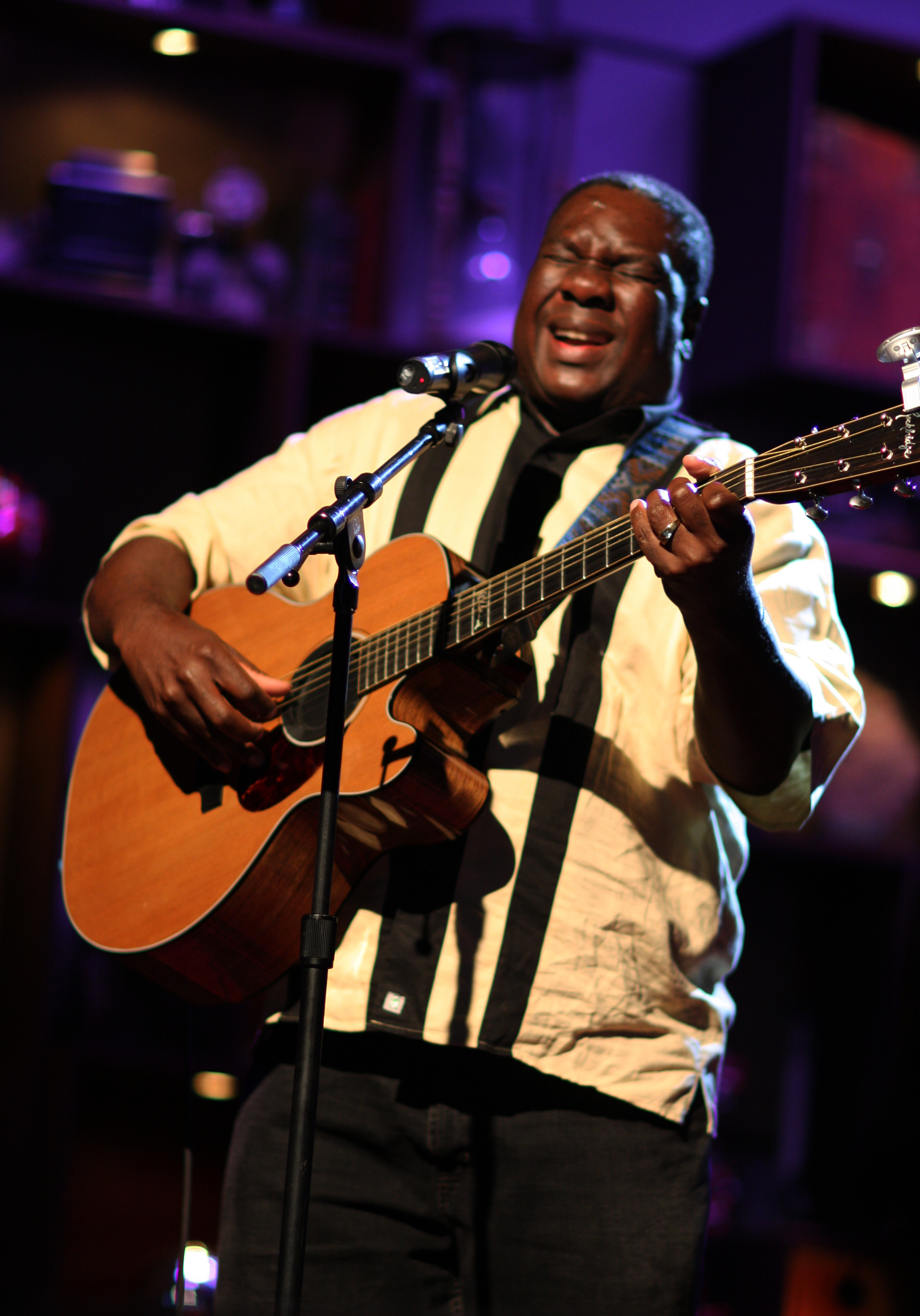 Vusi Mahlasela