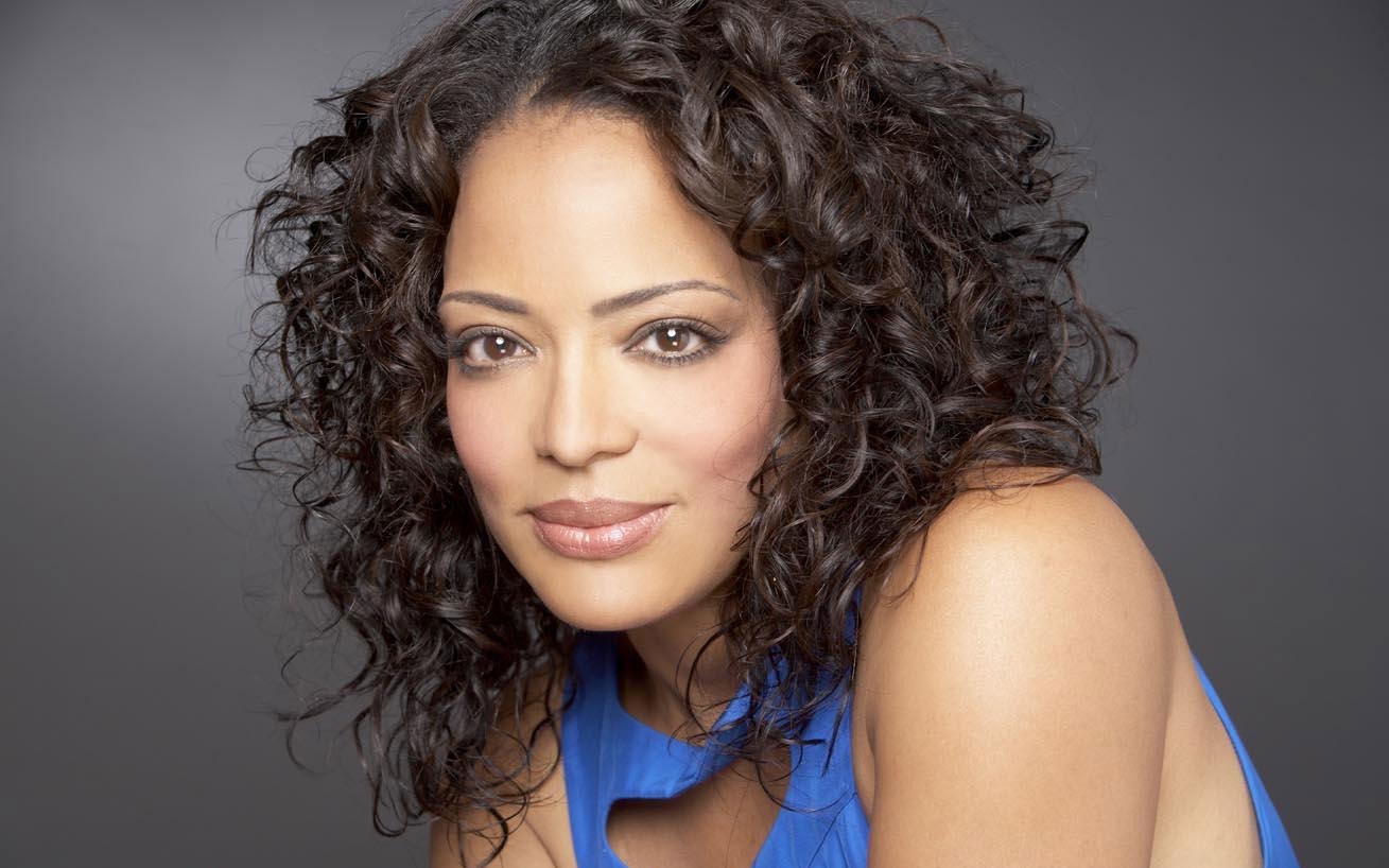 Lauren Velez