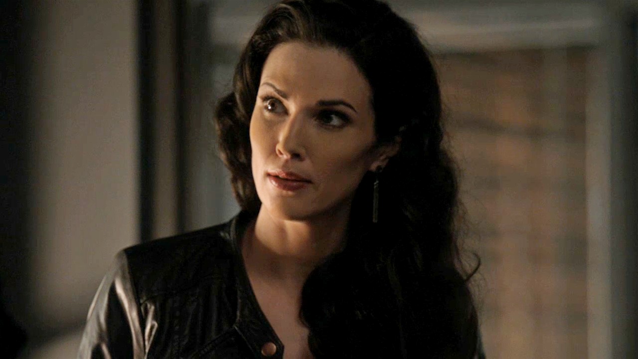 Laura Mennell